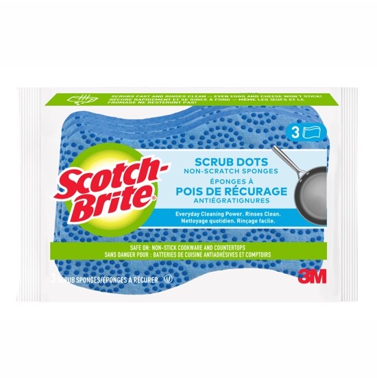 Une Éponge à récurer antiégratignures Scotch-Brite® dans son emballage en plastique.
