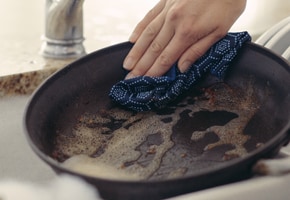 Scorched Cookware Cleaner
