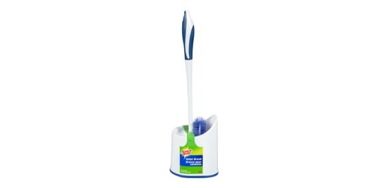 Une brosse pour cuvettes de toilette blanche dans son porte-brosse.
