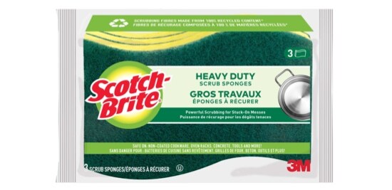 Une Éponge à récurer pour gros travaux Scotch-Brite® dans son emballage.
